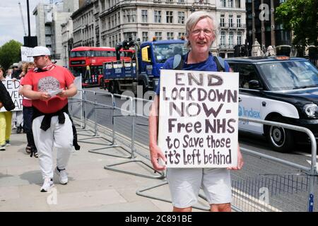 Westminster, London, Großbritannien. 22. Juli 2020 Piers Corbyn und seine Unterstützer protestieren gegen die Coronavirus-Sperre, Maskenverschleißungen und Impfungen. Kredit: Matthew Chattle/Alamy Live Nachrichten Stockfoto