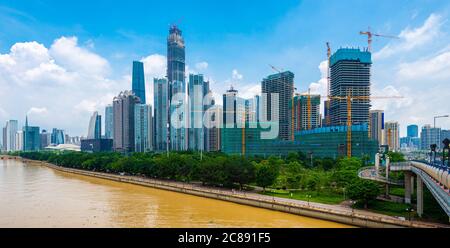 Guangzhou, China City Skyline und Bau auf dem Pearl River. Stockfoto