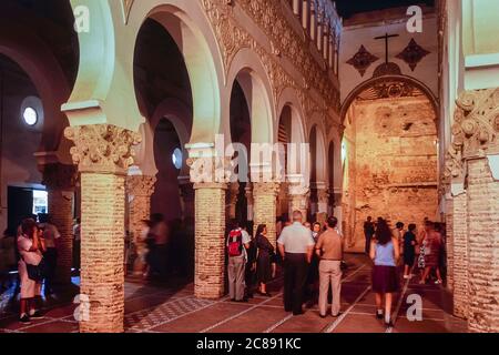 Innenraum der Synagoge von Santa María la Blanca, Toledo, Spanien Stockfoto