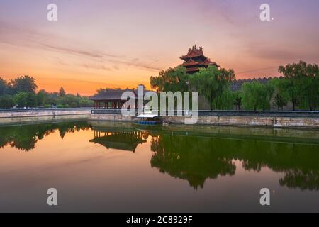 Peking, China aus dem äußeren Graben der Verbotenen Stadt bei Sonnenaufgang. Stockfoto