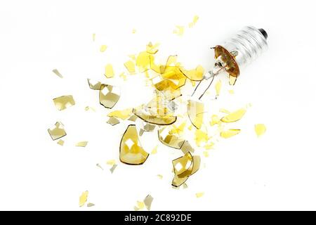 Defekte Glühlampe auf weiß isoliert Stockfoto