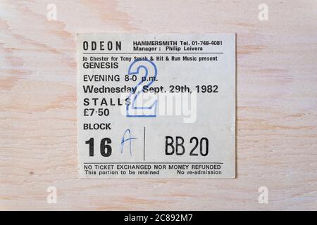 Ein Konzertticket Stub für BB20 in den Ständen von 1982 für Genesis in Hammersmith Odeon, London, UK Stockfoto