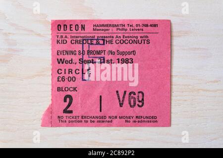 Konzertticket Stub V69 Block 2 im Kreis für Kid Creole und die Kokosnüsse 1983 im Hammersmith Odeon, London, UK Stockfoto