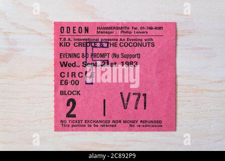Konzertticket Stub V71 Block 2 im Kreis für Kid Creole und die Kokosnüsse 1983 im Hammersmith Odeon, London, UK Stockfoto
