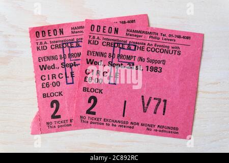 Konzertticket Stubs V69 und V71 Block 2 im Kreis für Kid Creole und die Kokosnüsse 1983 im Hammersmith Odeon, London, UK Stockfoto