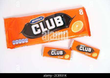 McVities Club Schokoladen-Bars, Orangengeschmack, auf Weiß Stockfoto