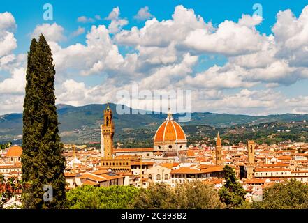 Blick auf die Kathedrale von florenz und die Stadt von der Piazzale Michelangelo Stockfoto
