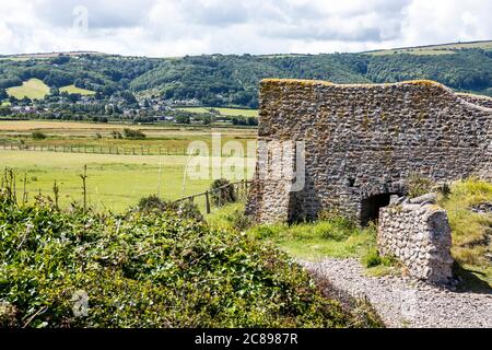 Ein alter Kalkofen am Bossington Beach an der Küste des Exmoor National Park, Somerset UK Stockfoto