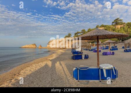 Sonnenaufgang in Metalia Beach. Insel Thassos, Griechenland Stockfoto