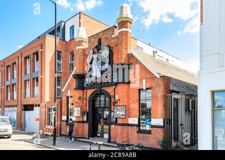 Das Arthouse Independent Cinema in Crouch End, eine Drahtskulptur eines Engels über dem Eingang, North London, Großbritannien Stockfoto