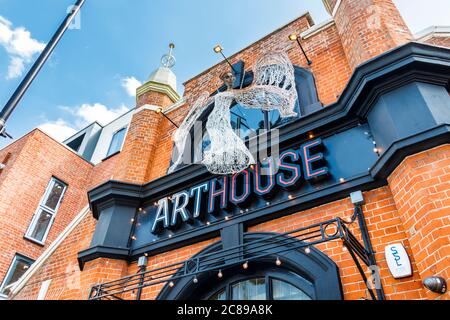 Der Eingang des Arthouse Independent Cinema in Crouch End, eine Drahtskulptur eines Engels über dem Eingang, North London, UK Stockfoto