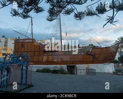 Santa Cruz de la Palma, La Palma, Kanarische Inseln, Spanien, 19. Dezember 2019: Museo Naval Barco am Placa la Alameda Platz im Zentrum von Santa Cruz. Museum Stockfoto