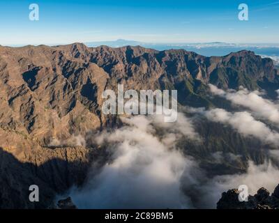 Landschaft im Vulkankrater Caldera de Taburiente Natoional Park vom Gipfel des Roque de los Muchachos Aussichtspunkt, Insel La Palma aus gesehen Stockfoto