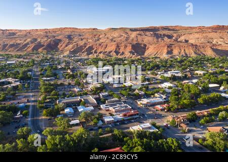 Luftaufnahmen über die Innenstadt von Moab, Utah Stockfoto