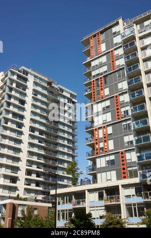 Moderne Wohntürme in False Creek Southeast, Vancouver, British Columbia, Kanada Stockfoto