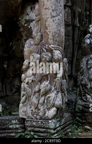 Alte schöne geschnitzte Strukturen und Tore in Angkor Wat Tempel Kambodscha Stockfoto