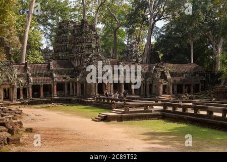 Alte schöne geschnitzte Strukturen und Tore in Angkor Wat Tempel Kambodscha Stockfoto