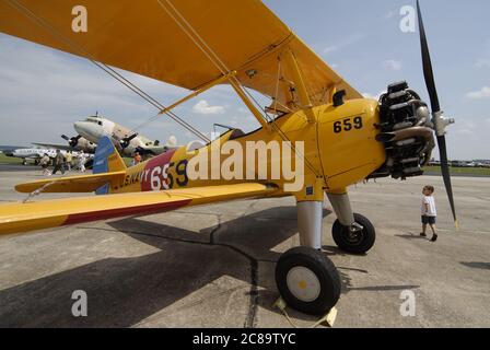 ST. CHARLES, USA - 25. Aug 2008: Ein Vintage USA Doppelflugzeug auf einer Flugschau in Missouri Stockfoto