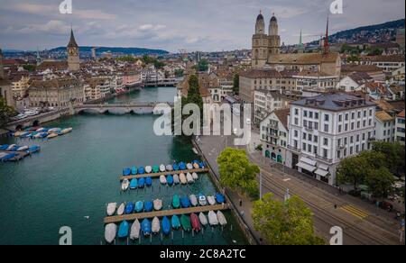 Flug über die Limmat in Zürich Schweiz Stockfoto