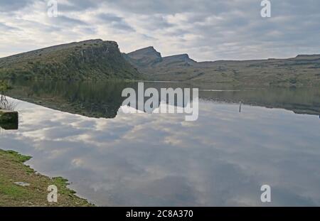 Blick über Berggebiete See Sumapaz Nationalpark, Bogota, Kolumbien November Stockfoto