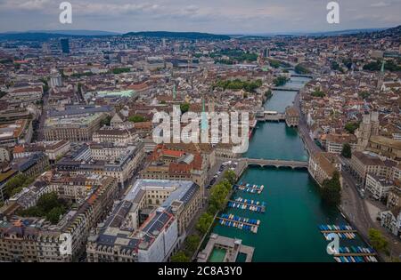 Flug über die Limmat in Zürich Schweiz Stockfoto