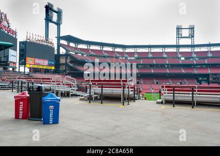 St Louis USA - 2. September 2015; Saint Louis Ballpark Village (BPV) neben dem Busch Stadium, dem Heimstadion der St. Louis Cardinals in der Innenstadt von St. Louis, Misso Stockfoto