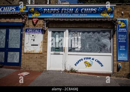 Geschlossen Fish & Chip Shop in englischer Küstenstadt Margate zeigt Anzeichen von Kampf nach der Coronavirus-Sperre geschlossen Unternehmen, Kent, Großbritannien Stockfoto