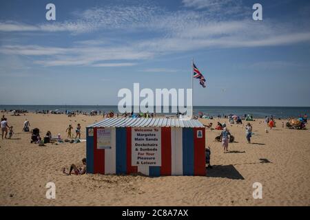 Englische Küstenstadt Margate zeigt Anzeichen für eine Erholung nach der Coronavirus-Sperre mit Touristen und lokalen Besuch der Küstenstadt, Kent, Großbritannien Stockfoto