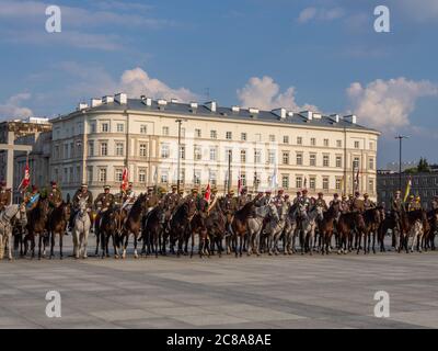 Die Wiederaufbaugruppe während des polnischen Cavlary-Tages. Historische Parade. Ppolnische Kavallerie aus der Zwischenkriegszeit. Stockfoto