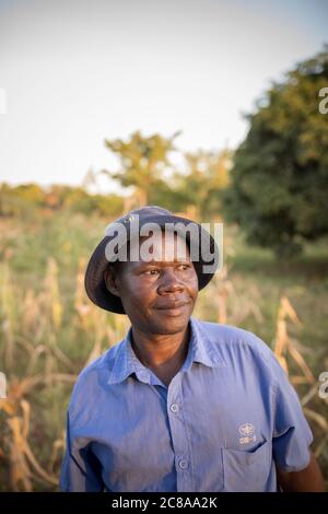 Anthony Kimeu (47) ist ein Super Lead Farmer mit dem Isaiah 58 Projekt. LWR Isaiah 58 Projekt - Makueni County, Kenia. Januar 2018. Foto von Jake Lye Stockfoto