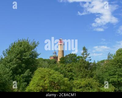 Der Leuchtturm bzw. Peilturm auf Rügen am Kap Arkona (Kap Arkona) dem nördlichsten Punkt auf der Insel Rügen, ein sehr beliebtes Urlaubsziel Stockfoto