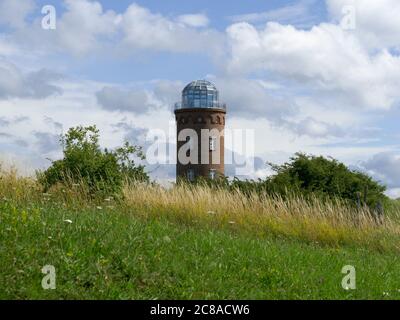 Der Leuchtturm bzw. Peilturm auf Rügen am Kap Arkona (Kap Arkona) dem nördlichsten Punkt auf der Insel Rügen, ein sehr beliebtes Urlaubsziel Stockfoto