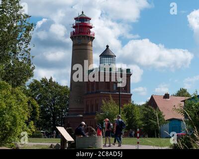 Der Leuchtturm bzw. Peilturm auf Rügen am Kap Arkona (Kap Arkona) dem nördlichsten Punkt auf der Insel Rügen, ein sehr beliebtes Urlaubsziel Stockfoto