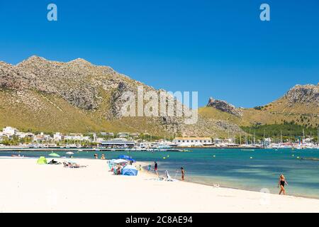 Der Strand von Puerto Pollença, Mallorca Stockfoto