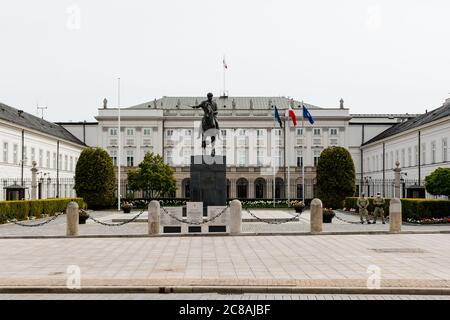 Warschau, Polen - 22. Mai 2020: Blick auf die Fassade des Präsidentenpalastes in Warschau. Stockfoto