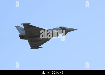 ZK330, ein Eurofighter Typhoon FGR4 von 6 Squadron, Royal Air Force, auf der RAF Leuchars Airshow 2012 in Fife, Schottland. Stockfoto