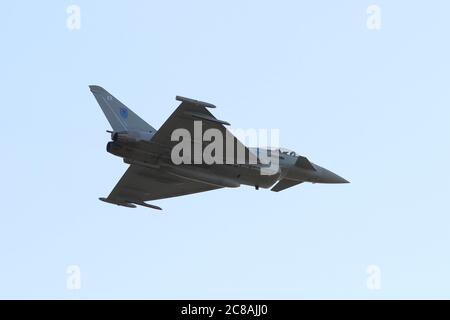 ZK330, ein Eurofighter Typhoon FGR4 von 6 Squadron, Royal Air Force, auf der RAF Leuchars Airshow 2012 in Fife, Schottland. Stockfoto