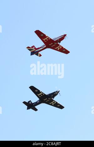 ZF269 und ZF374, zwei Shorts Tucano T1 vom Tucano Display Team der RAF, die 2012 von der RAF Leuchars Airshow abreisen. Stockfoto