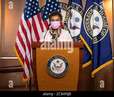 Washington, DC, USA. Juli 2020. 22. Juli 2020 - Washington, DC, USA: US-Vertreterin BARBARA LEE (D-CA) sprach auf einer Pressekonferenz über H.R. 7573, schlug eine Gesetzgebung vor, um alle Statuen von Einzelpersonen, die freiwillig den Konföderierten Staaten von Amerika dienten, aus der Ausstellung im Kapitol der Vereinigten Staaten zu entfernen. Quelle: Michael Brochstein/ZUMA Wire/Alamy Live News Stockfoto