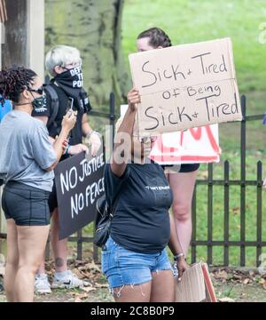 Wyomising, Pennsylvania, USA- 22. Juli 2020: Gruppe veranstaltet Protest im Wyomising Polizeibüro nach der Verhaftung von Black man in Walmart Stockfoto