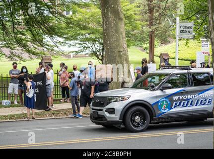 Wyomissing, Pennsylvania, USA-22. Juli 2020: Wyomissing Polizeiwagen fährt von Black Lives Matter Protest Stockfoto