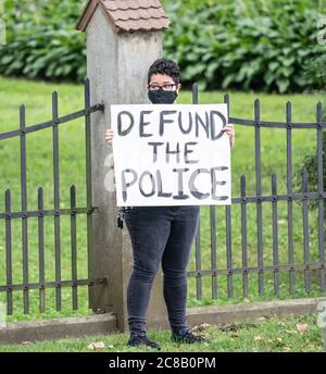 Wyomising, Pennsylvania, USA-22. Juli 2020: Protest gegen schwarze Leben, Wyomising Polizeistation nach der Verhaftung von Stanley Gracius in Walmart. Stockfoto