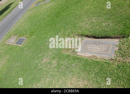 Culver City, California, USA 22. Juli 2020 EINE allgemeine Sicht der Atmosphäre von Pinto Colvig's unmarkiertes Grab auf dem Holy Cross Friedhof am 22. Juli 2020 in Culver City, Kalifornien, USA. Foto von Barry King/Alamy Stockfoto Stockfoto