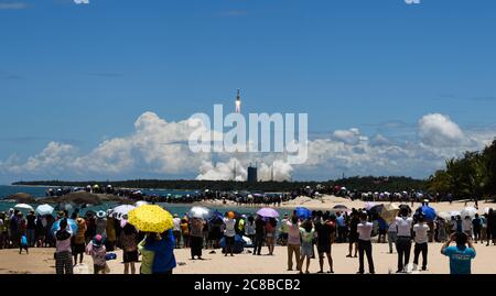 Wenchang. Juli 2020. Eine Mars-Sonde wird auf einer langen Rakete vom 5. März vom Start-Standort der Raumsonde Wenchang in der südchinesischen Provinz Hainan gestartet, 23. Juli 2020. Quelle: Yang Guanyu/Xinhua/Alamy Live News Stockfoto