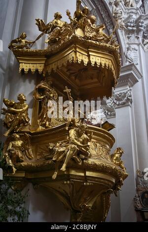 Beeindruckende Architektur - betreten Sie St. Stephansdom in Passau, Deutschland. Stockfoto