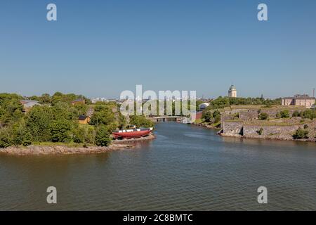 Helsinki, Uusimaa, Finnland, 20. Juli 2020, Silja Line Fähre im Hafen, Blick vom Meer, Sommer, sonniger Tag. Hochwertige Fotos Stockfoto