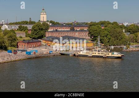 Helsinki, Uusimaa, Finnland, 20. Juli 2020, Silja Line Fähre im Hafen, Blick vom Meer, Sommer, sonniger Tag. Hochwertige Fotos Stockfoto