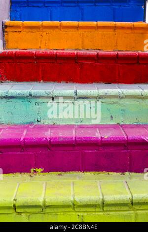 Bunte Treppen im Fener District, Istanbul, Türkei Stockfoto