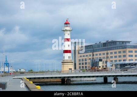 Malmö, Schweden - 17. Mai 2020: Der alte Leuchtturm im Binnenhafen von Malmö Stockfoto