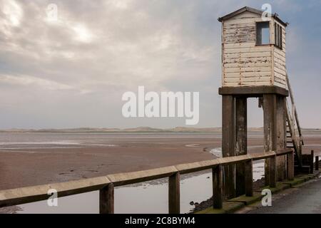 Zuflucht auf dem Causeway, auf halbem Weg über die Holy Island Sands nach Lindisfarne, Northumberland, England, Großbritannien Stockfoto